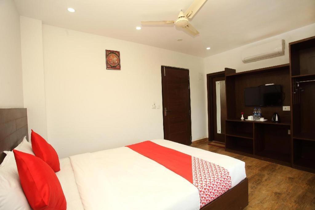 Oyo 525 Hotel Aloka Inn Rummindei Extérieur photo