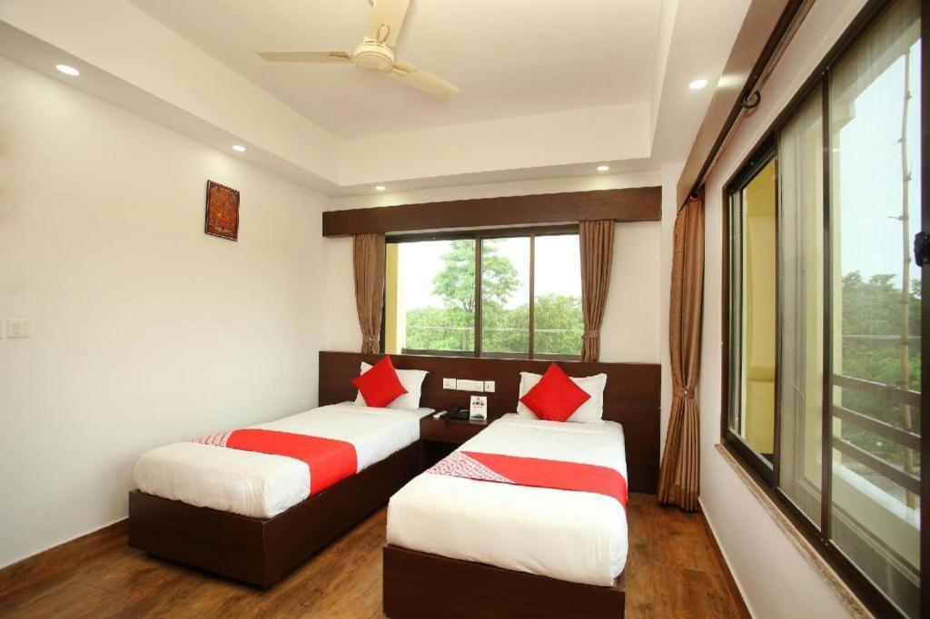 Oyo 525 Hotel Aloka Inn Rummindei Extérieur photo