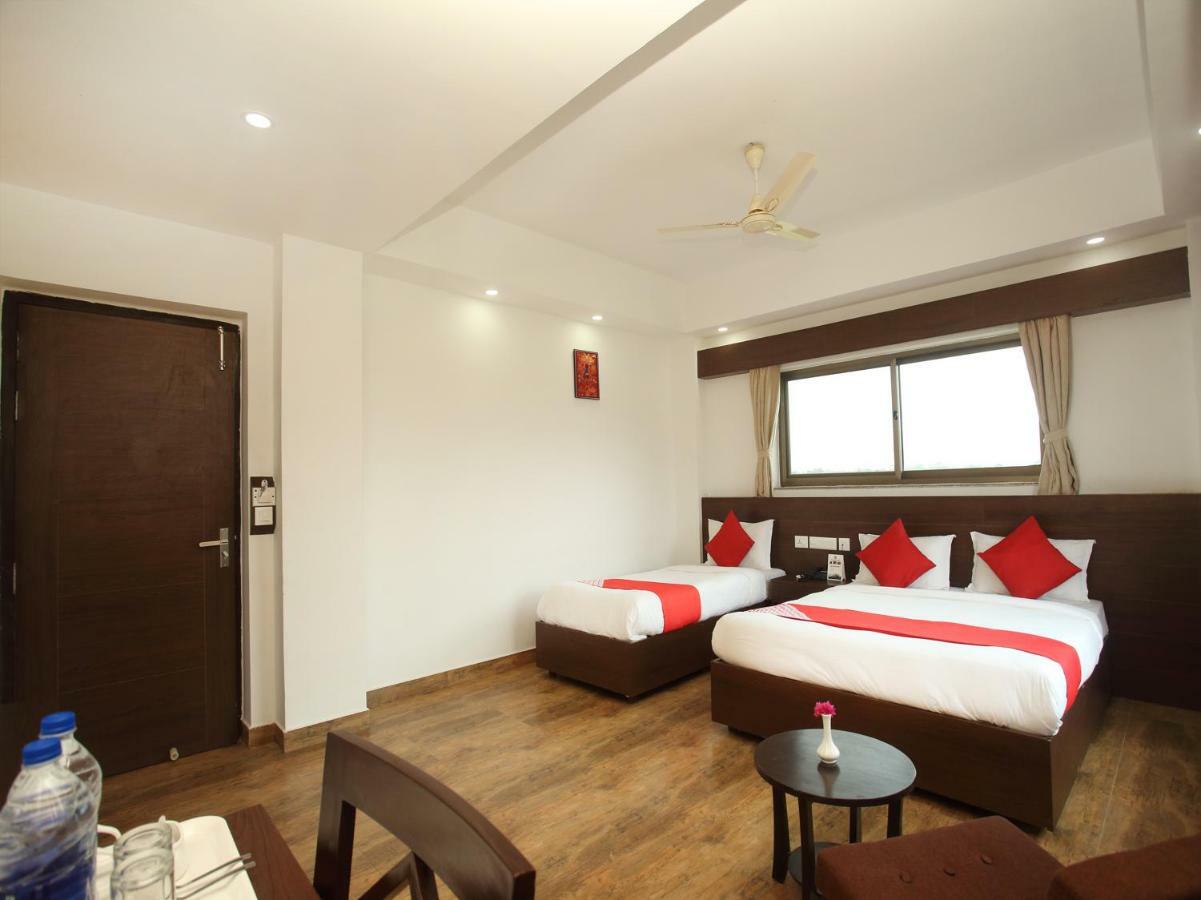 Oyo 525 Hotel Aloka Inn Rummindei Extérieur photo